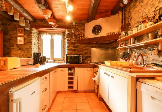 31G100440-e4e23799af11468abef94f411ee7ed39