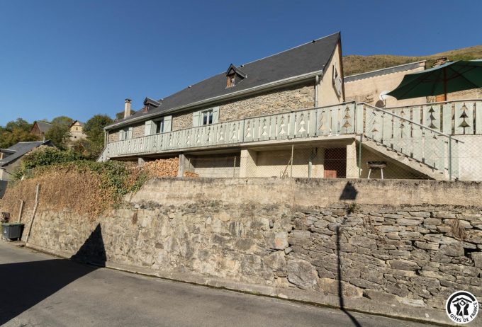 31G100440-e8d5753618324a7aa93d74f85aea1d2f