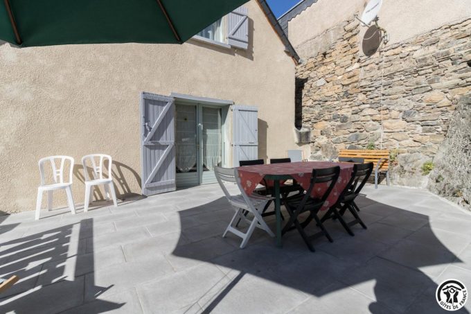 31G100440-fad5af8acb7842409e84fa652ac2a4c3