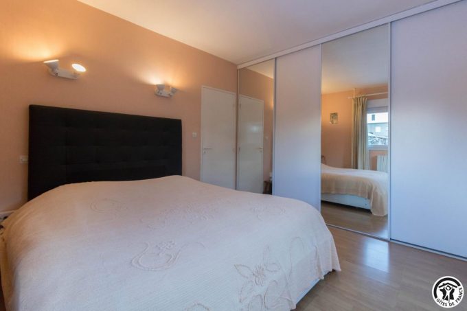 31G100445-28163092d1c64e4aa140c11f0e1911a5