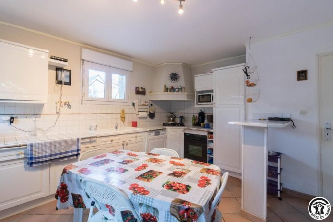 31G100445-3d105c5583424069a3bb4c4aab613c93