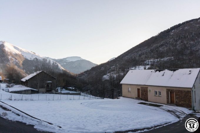 31G100445-48c819bc91a44b59868468a8da640198