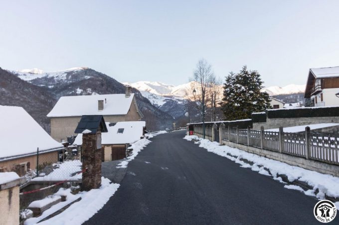 31G100445-697771411873412fb3e0021301abaa83