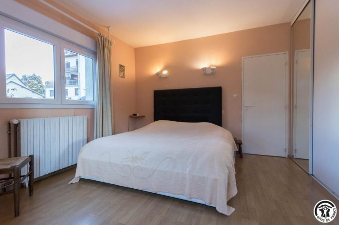 31G100445-755edbdc4c4a498285287947fdfdd3b8