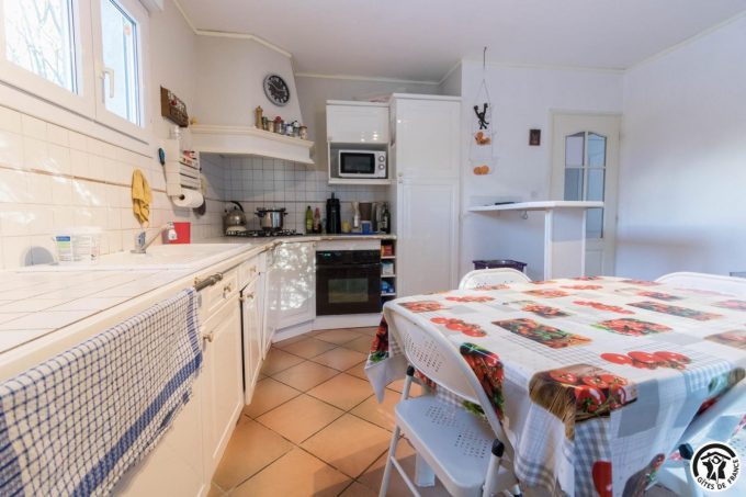 31G100445-df6fdcedb3884e8093f93005dca165ab