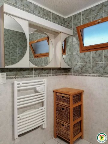 31G100446-3eb9a8350c944da38464b669812c228a