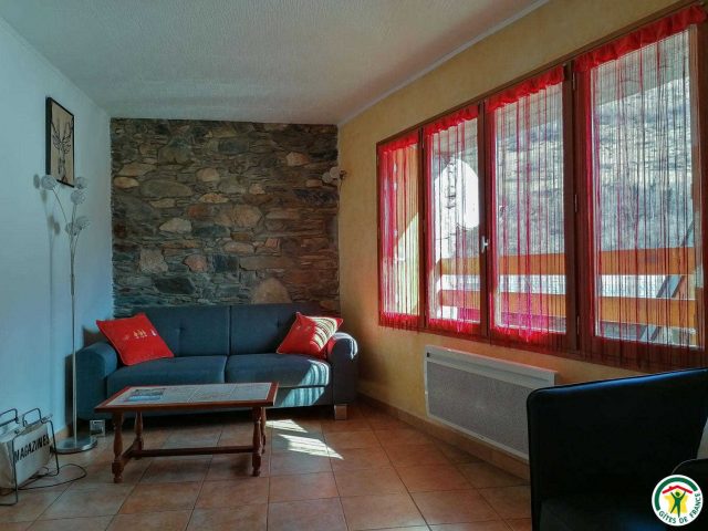 31G100446-534d3a3829bd4692ae594095510e36cc