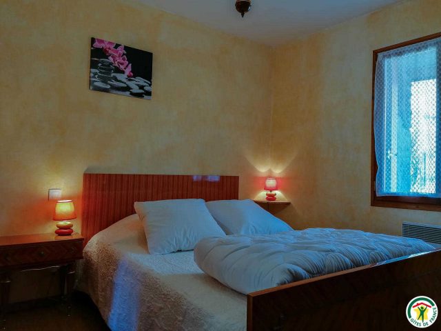 31G100446-6f2309b0106b4cef8837e0a515a316bd