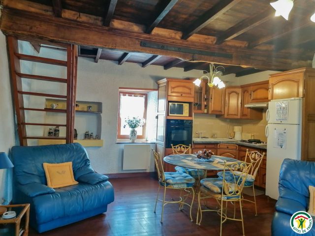 31G100456-48e9c1b8859040fb8e30b61cbccbbacd