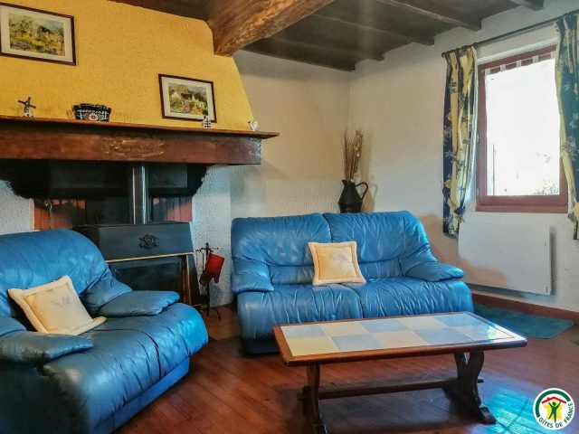 31G100456-c4ef1f6a2c2a4bb5b1f135d8a3c8962d