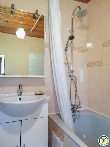 31G100456-f4f11a8528d64bd5a6cea028ec4a0282