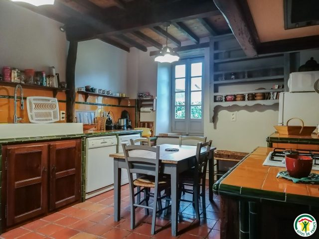 31G100471-a3617057d3c14a3dac22209a52540945