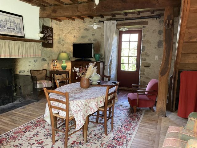 31G100471-b749ea5d11ca4b21a2787799b3231725