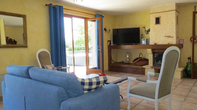 31G100475-0607ae471bf149bb887c22975ba96a49