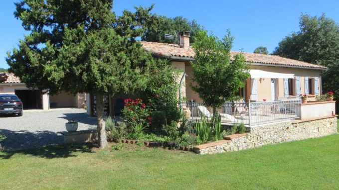 31G100475-424f574472b240bfa92af94c82a5a95b