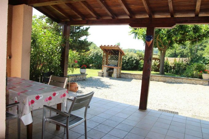 31G100475-552f18fbd40b48059f38756273f7ea9c