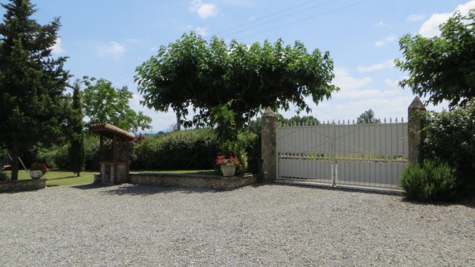 31G100475-6e8d477a4fa34ad1b082c025553e48f4