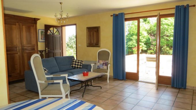 31G100475-720b534df01e4147beba767ac94a6cbc