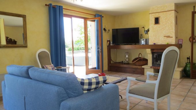 31G100475-7931ae2277124e37b45ba365af42c722