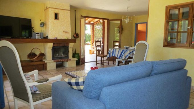 31G100475-946730bf258248dc80bcff1f53b536aa