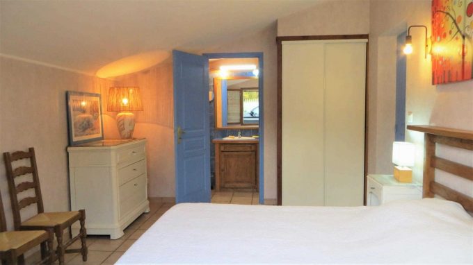 31G100475-963744e0b5f54926bb475f1f6dbb6245