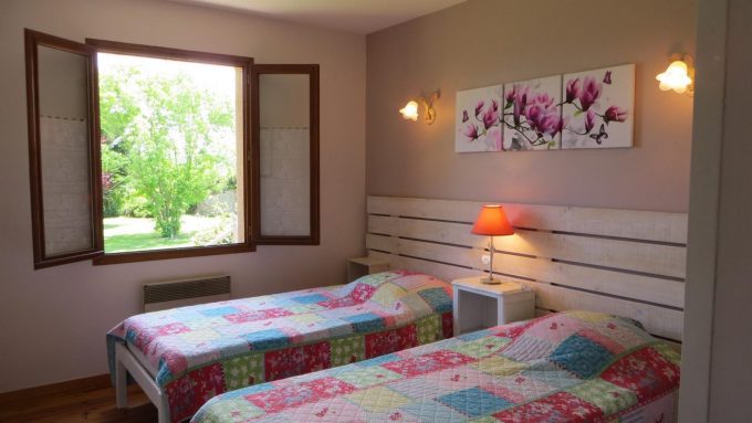 31G100475-e705768daa734d4e9f83771a0c0cc7d7