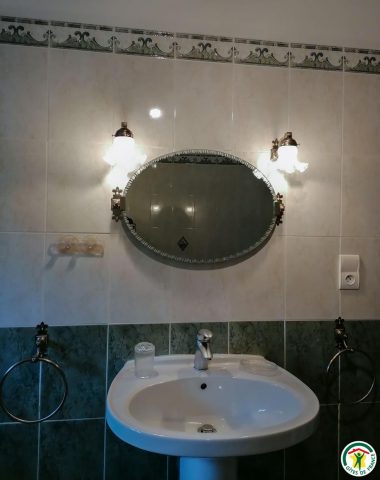 31G100509-124dbea837d84d4ba83f33d4358cf334