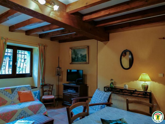 31G100509-f15bc08504b44adebca7fd80894f7464