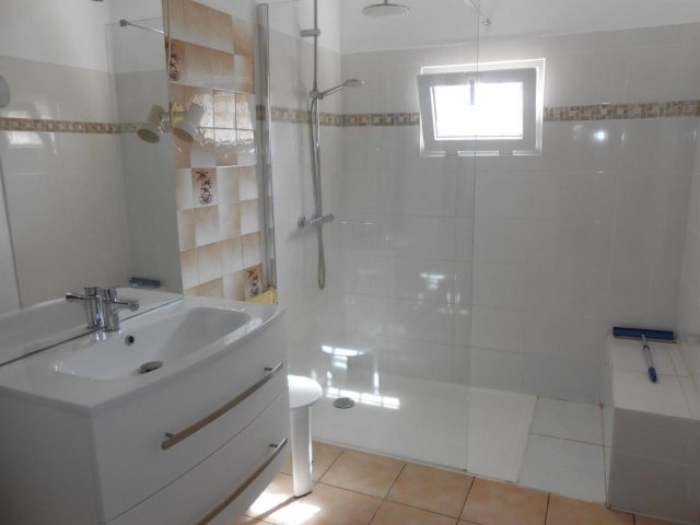 31G100513-65ac16a760e340b38a761c238a766946
