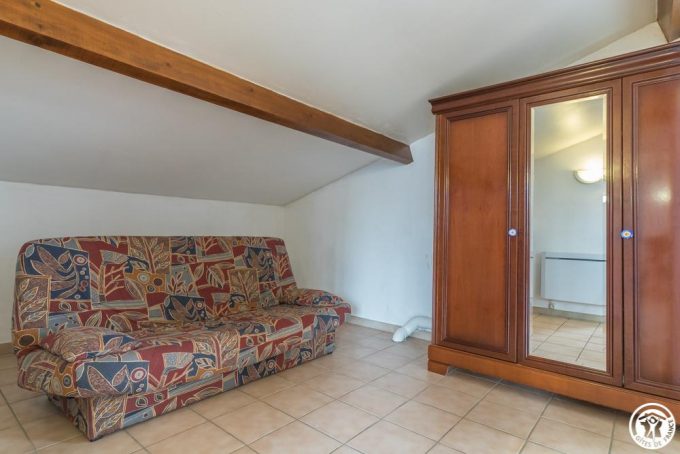 31G100513-ab8f75fbb251406bad716f6dc6e216e9