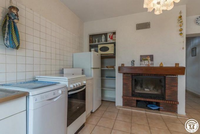 31G100513-f56140df60fa4df88a956951c9cb994c