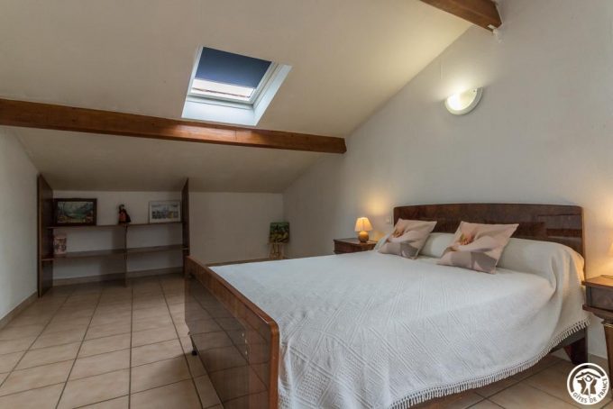 31G100513-f880392666c94d398bd1f1cb7a4f7b58