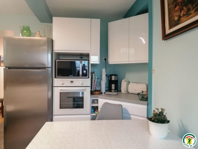 31G100527-2d5767fe868a41d3871678b7529b5f65