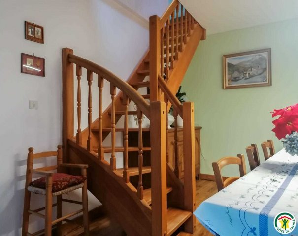 31G100527-761ea2a15b064045aad8eb834c6be0b6