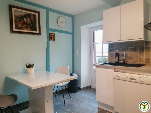 31G100527-b36df882b1204f39946231c974beeb9b