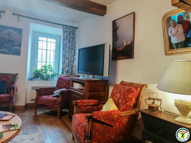 31G100527-c95ccf30551f4b1885e584b1d5bab68d