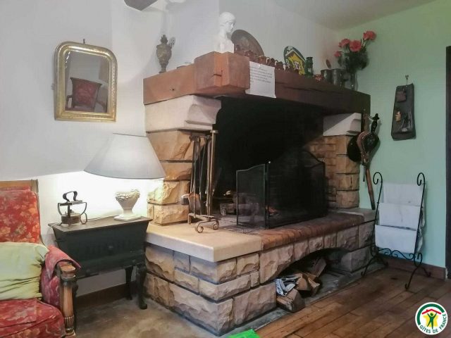 31G100527-fea849c4cedc4e06a18ec87517d2e755