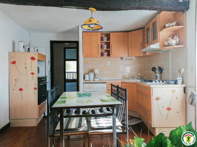 31G100544-ae7c778d677b42178a299d4abe324464