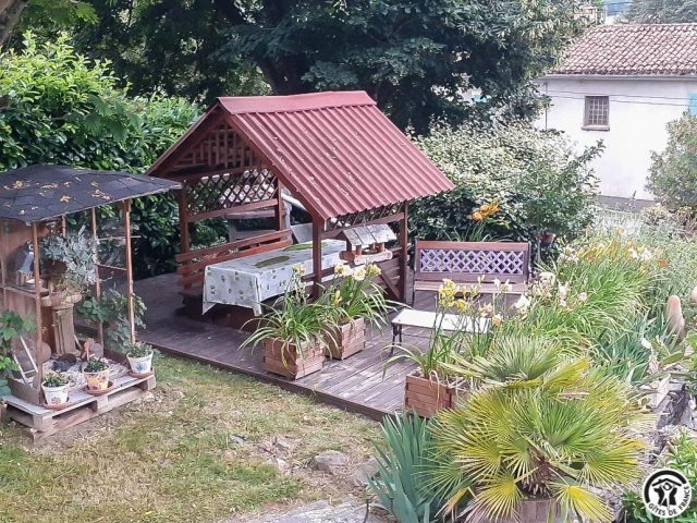 31G100544-ef55a7ab64e6494b955b58321eb25759