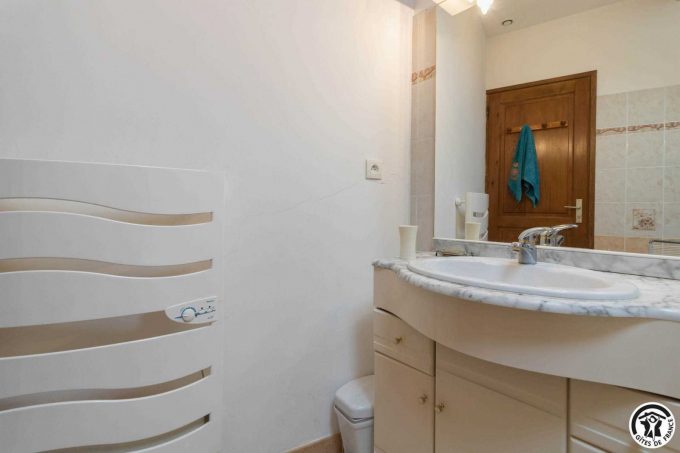 31G100545-34fbbc5c3c524b8d9d2ff77aac3e9e70