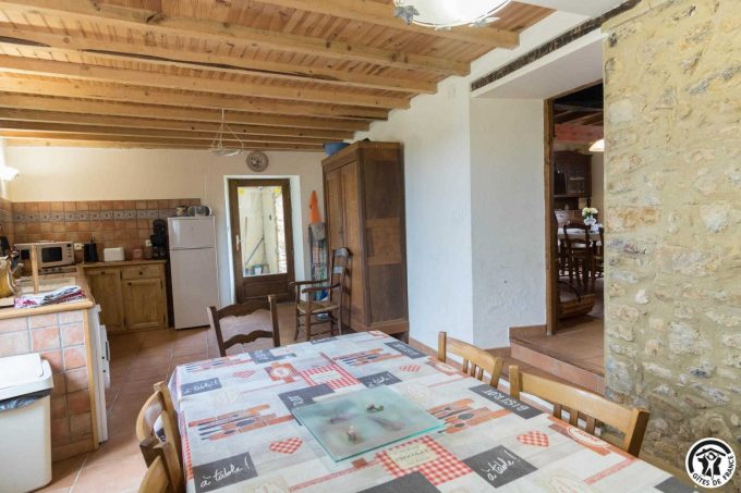 31G100545-d8605765d4de467583318356bb5cd43d