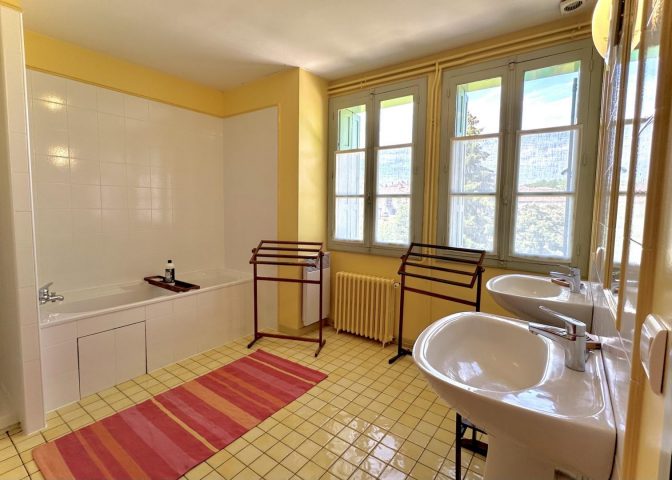 31G100587-085ae055877d467593d0f47d512473b6