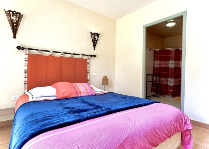 31G100587-1346043eb4ca46f1b7e6a44520e3193a