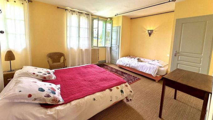 31G100587-57ea44e1ec3442f28d8fbe27a7ee2962