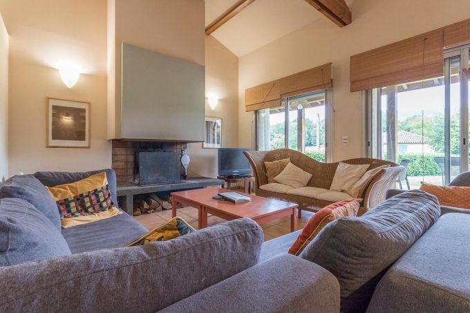 31G100587-f8cb49ce9b4f48adb747bd3a860bbe4f