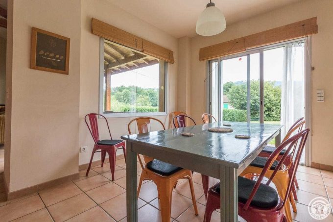 31G100587-fab4046a46a846ad83e3af66638156bc