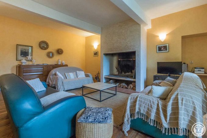 31G100588-046de50118cd4b849704eb604737aac4