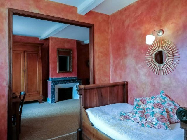 31G100588-17766a0910b24f74b61857074e6113ba