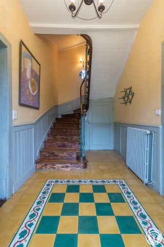 31G100588-94b03873fef14a58b96cc5ae82b10a0a