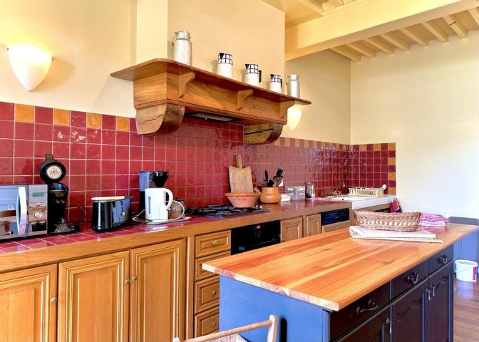 31G100588-a8823002a64a41d0bba8e7eaada4c5a0